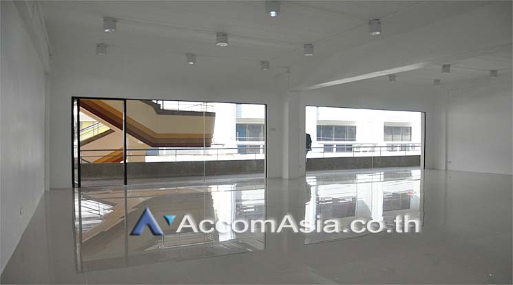  2  Office Space For Rent in Sukhumvit ,Bangkok BTS Phra khanong at Park Avenue AA14005